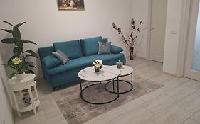 Apartament Alex, Dem Rădulescu